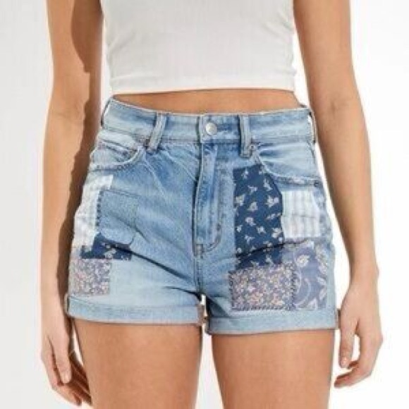 American Eagle Outfitters Pants - American Eagle Patchwork Rolled Hem Mom Jean Shorts Sz 2
